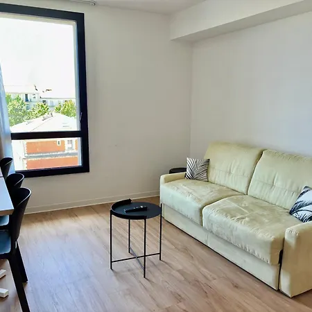 Апарт-отель Privilodges Centre Gare Тулон